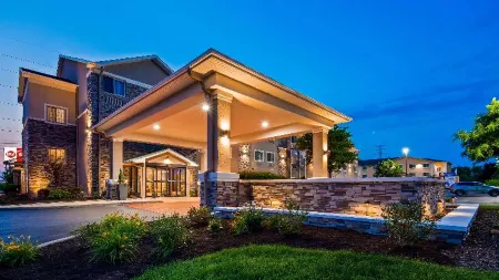 Best Western Plus North Joliet Отели рядом с достопримечательностью «Университет Сейнт Франсис»