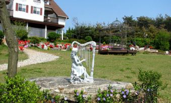 Taean(Anmyeondo) Lake and Sea Village Pension