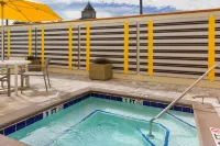 DoubleTree by Hilton Hotel Savannah Historic District - Hot Tub