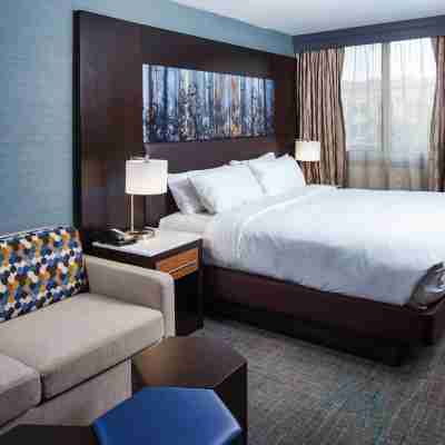 DoubleTree by Hilton Neenah Rooms