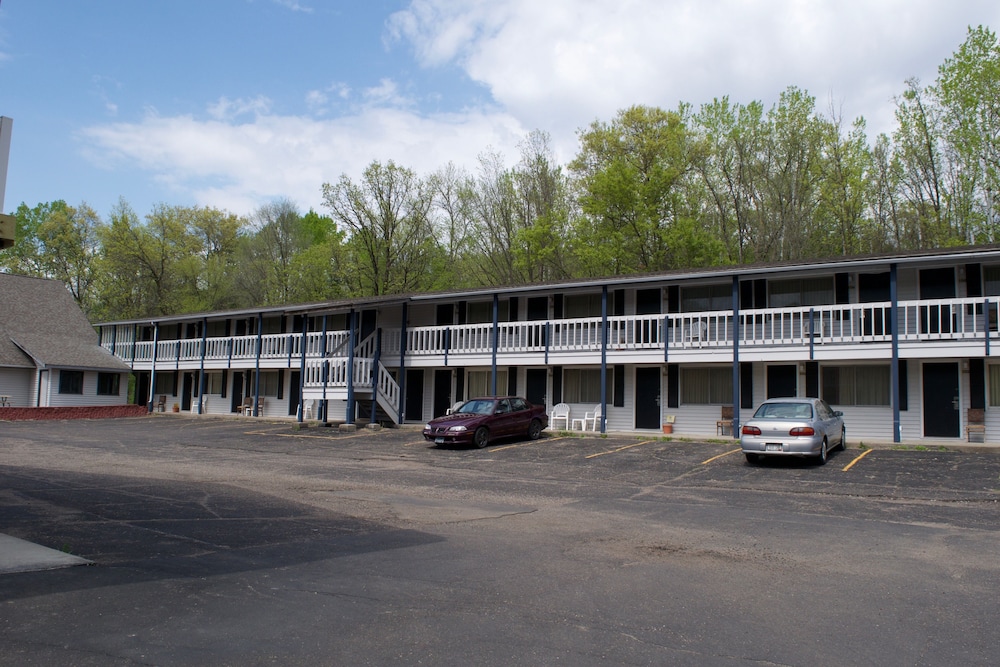 AmeriVu Inn and Suites - St. Croix Falls