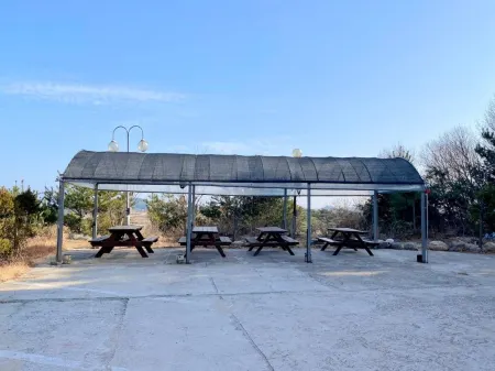 Goseong Sampo Whiteville Pension Отели в г. Косон