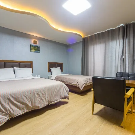 Jeongeup Elize Palace Отели рядом с достопримечательностью «Общественный стадион в Чонгыпе»