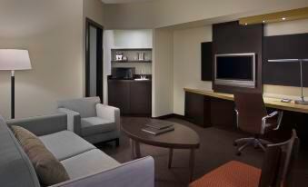 1. Hilton T..