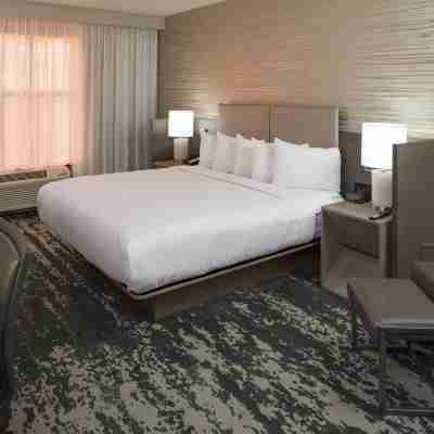 DoubleTree by Hilton Boston Logan Airport Chelsea Rooms