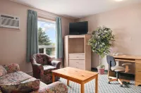 Travelodge by Wyndham Edmonton Airport - parking