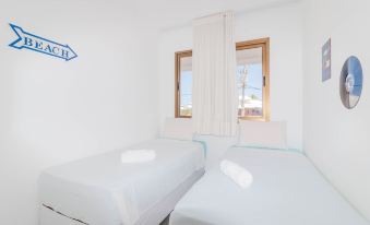IT24 3 Bedroom Apartment 50m from the Beach