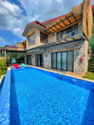 2 Bedroom Private Villa with Infinity Pool and Sea View