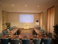 Best Western Plus City Hotel Hotel berhampiran Palazzo Grimaldi della Meridiana