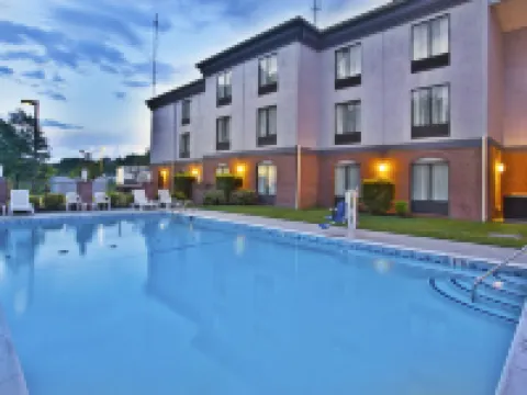 Holiday Inn Express & Suites HARRINGTON by IHG Hotels in Kent County
