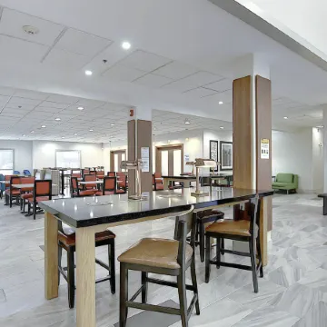 Holiday Inn Express & Suites AIRPORT-CALGARY by IHG