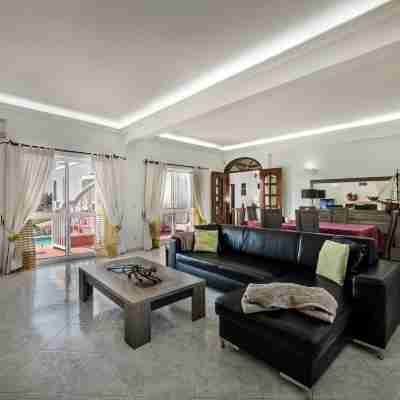 5Br w Private Pool & Snooker Table Rooms