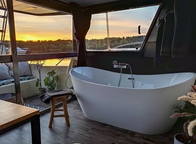 Room, Hot Tub, Lake View (Odysea : Yacht de rêve)