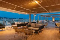 L'Azure Hotel - bar