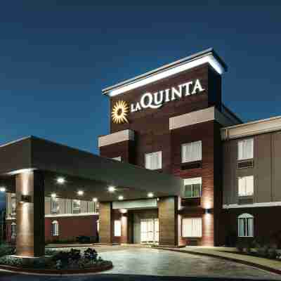 La Quinta Inn & Suites by Wyndham Milledgeville Hotel Exterior