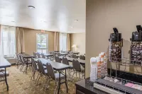 Comfort Inn & Suites Greenwood Near University - sarapan