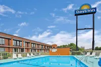 Days Inn by Wyndham Benson