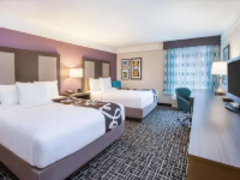 La Quinta Inn & Suites by Wyndham Cincinnati Airpt Florence Hotels in Florence