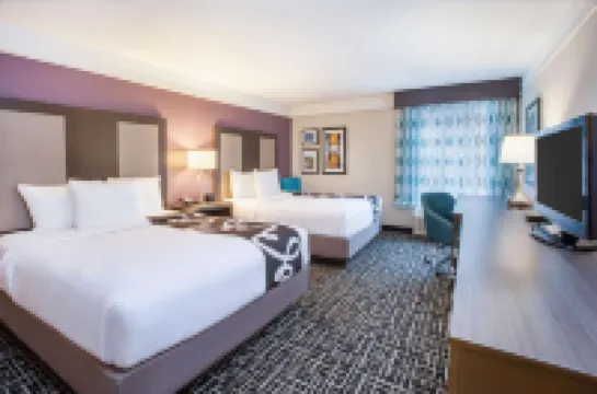 La Quinta Inn & Suites by Wyndham Cincinnati Airpt Florence Hotels in Florence