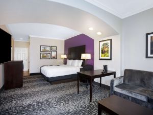 La Quinta Inn & Suites by Wyndham Columbus TX