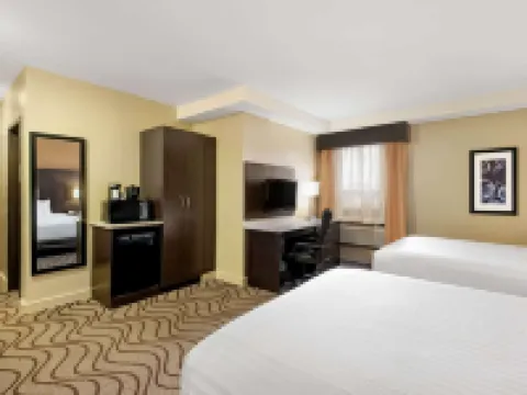 La Quinta Inn & Suites by Wyndham Oshawa Hotels in Oshawa
