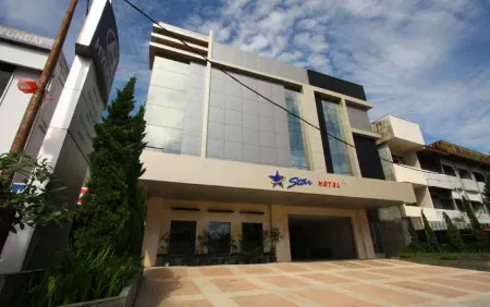 Star Hotel Pontianak Отели в г. Akcaya