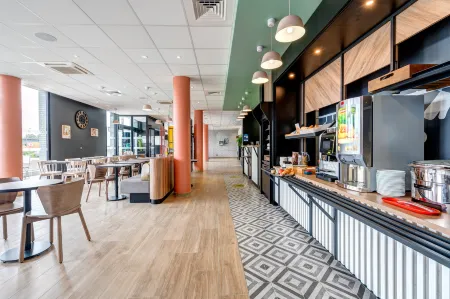 B&B Hotel le Port Marly Saint Germain en Laye Отели в г. Ле-Везине