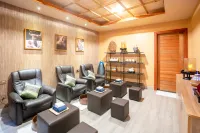 Ayala Oceanview Maldives Các khách sạn ở Dhigu