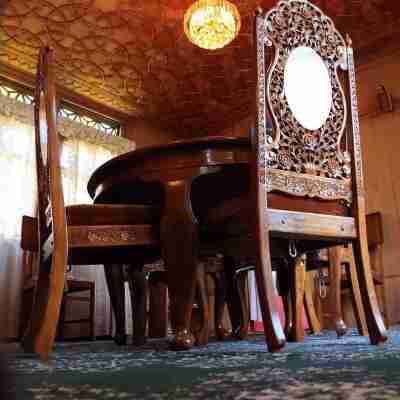 Houseboat Zaindari Palace Dining/Meeting Rooms