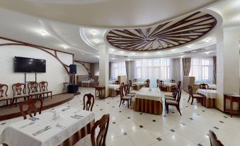 Platan Yuzhniy Hotel