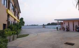 C2U Hotel Uthai Thani - Adults Only - Housity