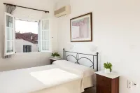 Niriides Hotel Spetses Hôtels à : Porto Heli