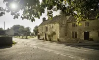 The Masons Arms Hotels in Fairford