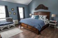 Creekside Inn Hotels near The Bull Farm Antiques