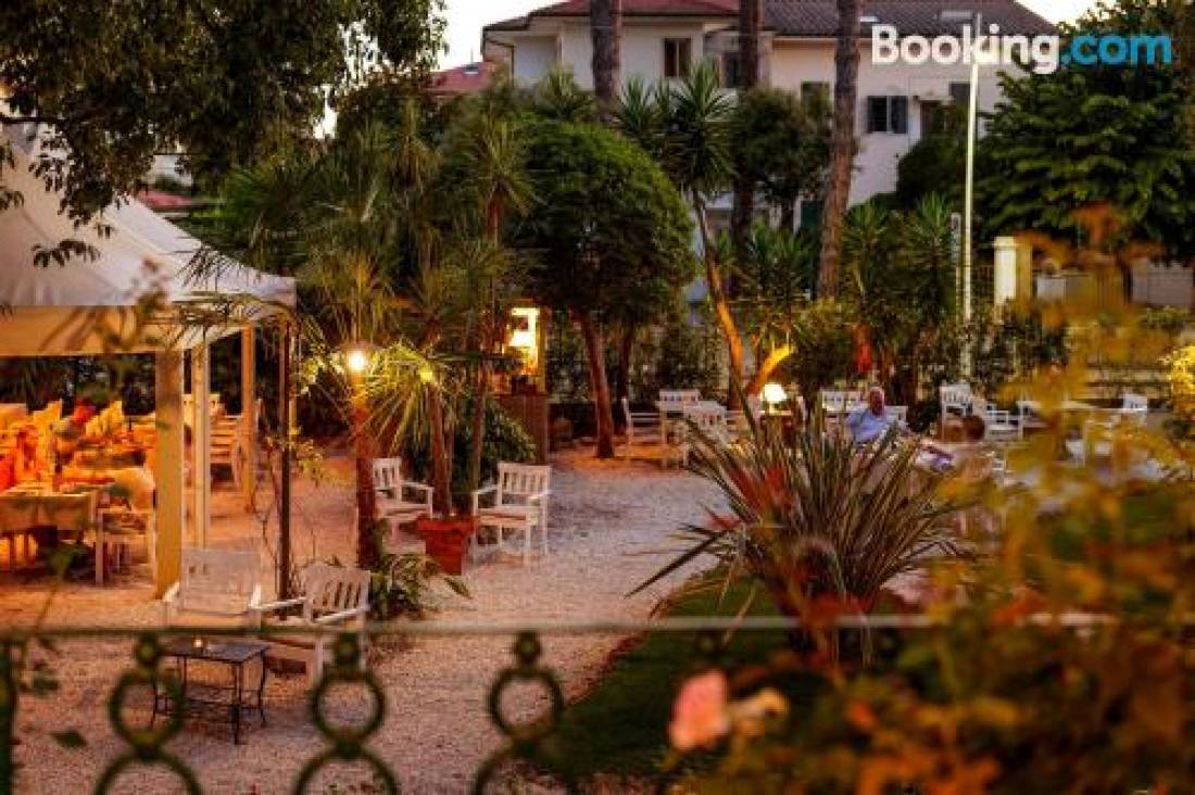 Hotel Club I Pini - Residenza d'Epoca in Versilia-Lido di Camaiore Updated  2022 Room Price-Reviews & Deals | Trip.com