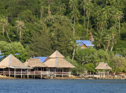 เกาะทะลุ ไอส์แลนด์ รีสอร์ท