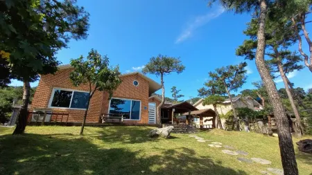 Gongju Soraeng Stream Pension Отели рядом с достопримечательностью «Magoksa Temple»