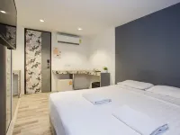 Nantra Ploenchit Hotel Các khách sạn gần Trung tâm mua sắm Central Embassy