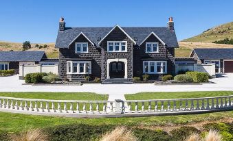 Larnach Lodge & Stable Stay