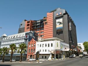 Cape Town Lodge Hotel