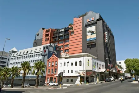 Cape Town Lodge Hotel Отели рядом с достопримечательностью «City Hall»