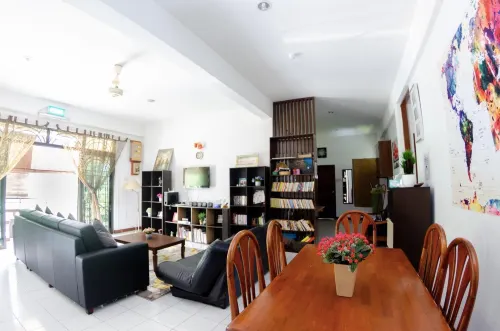 Poni Homestay - Bãi biển