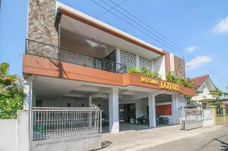 RedDoorz Syariah Near Universitas Jenderal Soedirman Отели рядом с достопримечательностью «Monumen Panglima Besar Jenderal Soedirman»