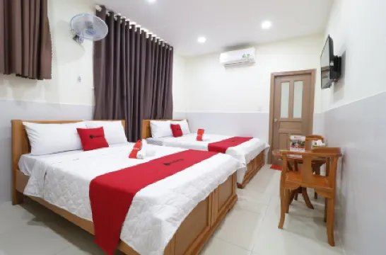 Rita Hotel near Tan Son Nhat Airport