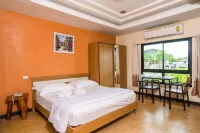 Prew Lom Chom Nam Hotels in Si Racha District