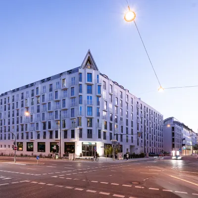 Motel One Munich - Haidhausen Отели рядом с достопримечательностью «Стадион «Грюнвальдер»»