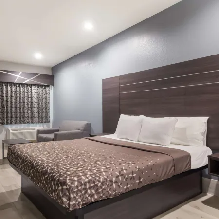 Americas Best Value Platinum Inn & Suites Отели рядом с достопримечательностью «Торговый центр Greenspoint»
