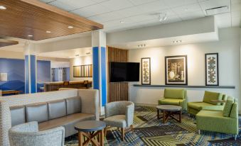 Holiday Inn Express & Suites Watertown