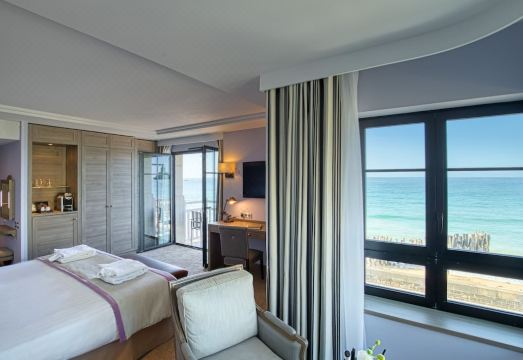 Hôtel le Nouveau Monde Hotel Overview