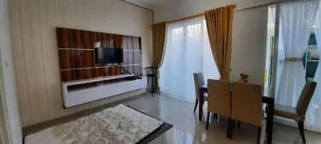 Villa Syariah Permata Seis Отели в г. Junrejo